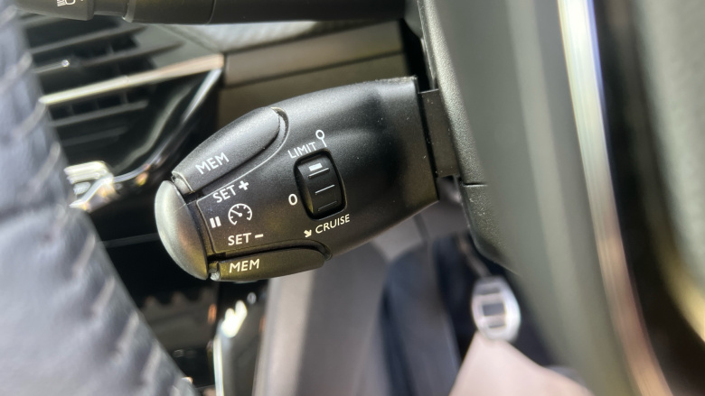 Peugeot 208 1.2 PureTech 100 Allure Premium + 5dr Petrol Hatchback